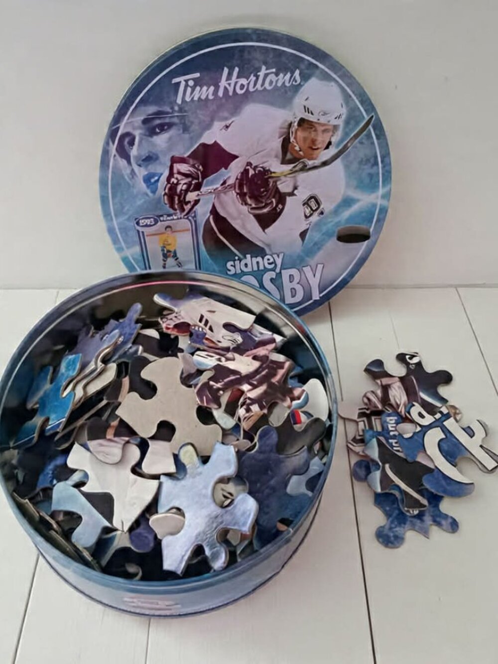 Sidney Crosby Penguins Tim Horton's 100 Piece Puzzle with Collectable Tin 2009 -